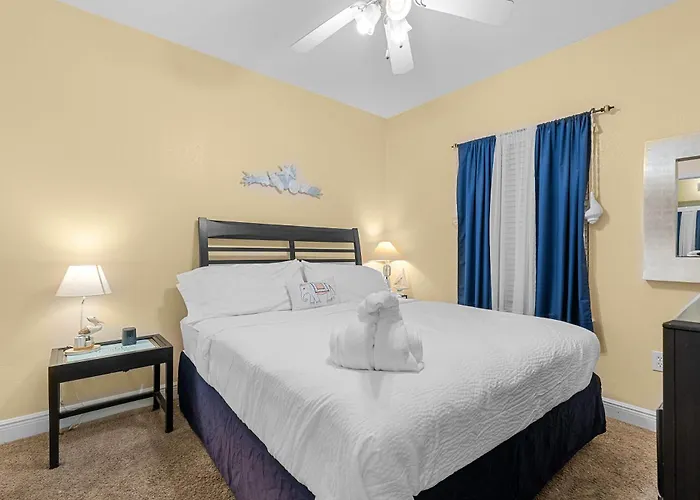 Gulf Views Lazy River Pools Hot Tub - Sleeps 6 Holiday home *