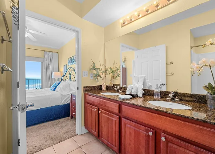 Gulf Views Lazy River Pools Hot Tub - Sleeps 6